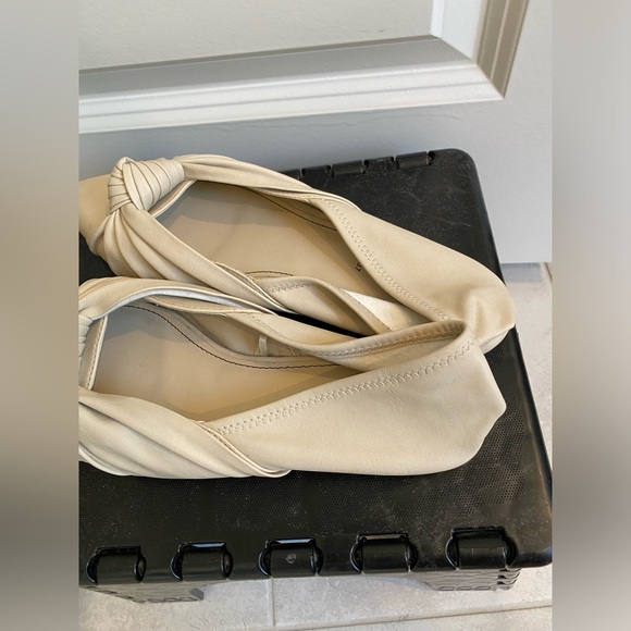 Zara taupe pointy toe flats, size 37 - Picture 3 of 4